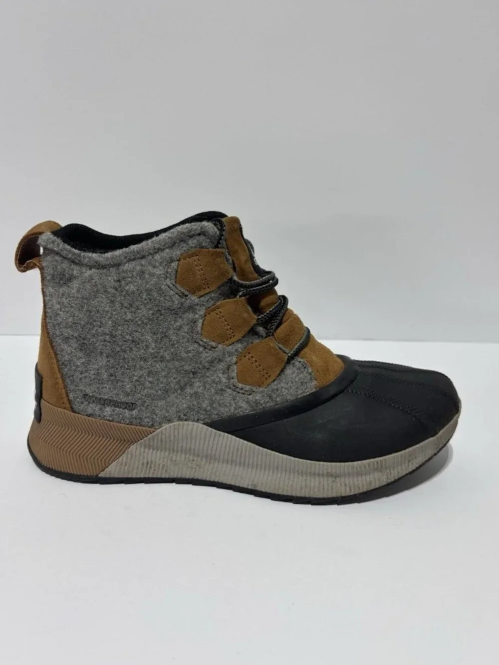 Sorel Women’s Out N About III Gray Winter Booties, Size 8 M